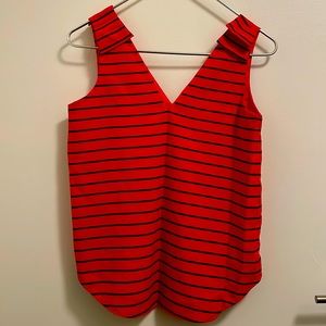 Double V tank with shoulder bow detail